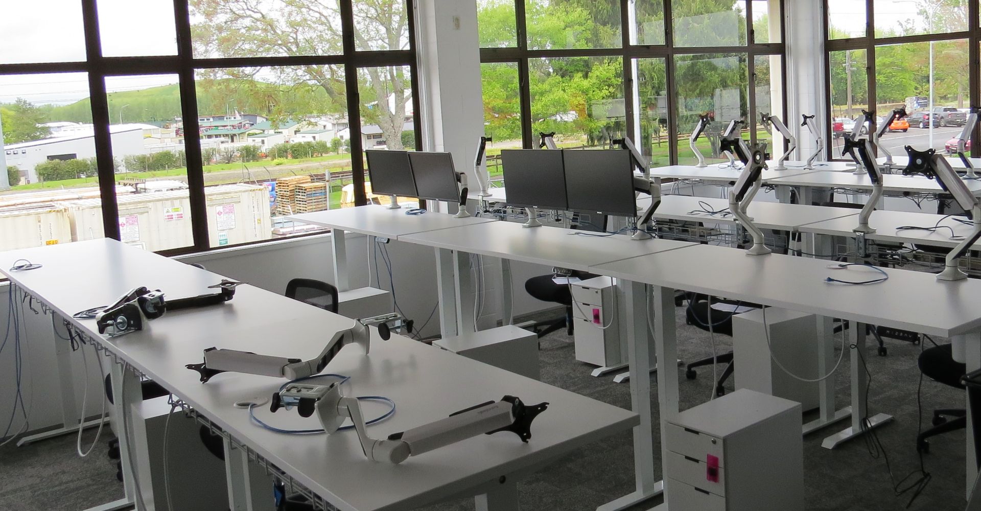 Otorohanga-District-Council-Office-sit-stand-tables-monitor-arms-installation-8